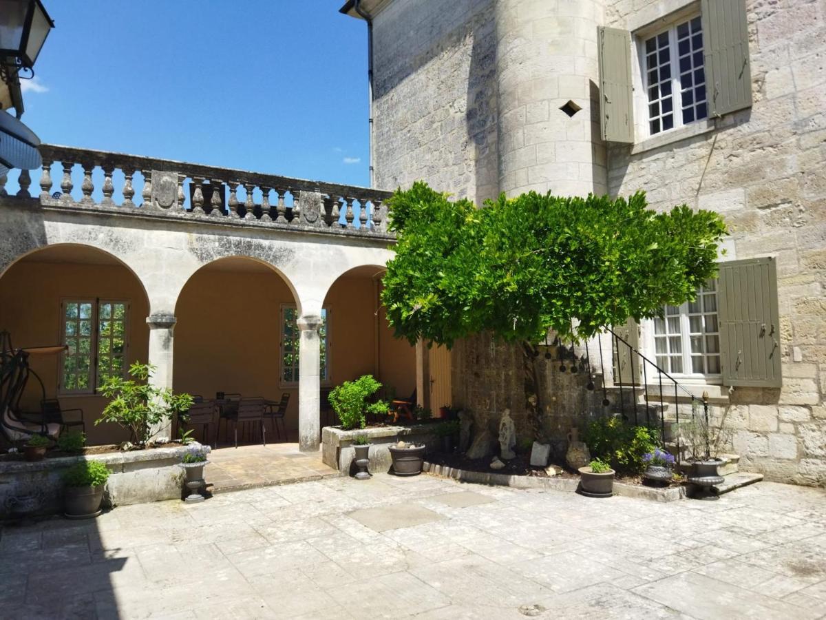 Chateau Des Senechaux, Bourdeilles ภายนอก รูปภาพ
