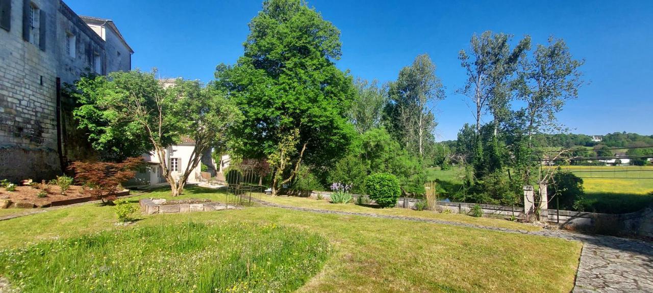 Chateau Des Senechaux, Bourdeilles ภายนอก รูปภาพ